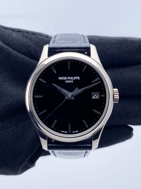 Patek Philippe Calatrava 5227G-010 Image 2